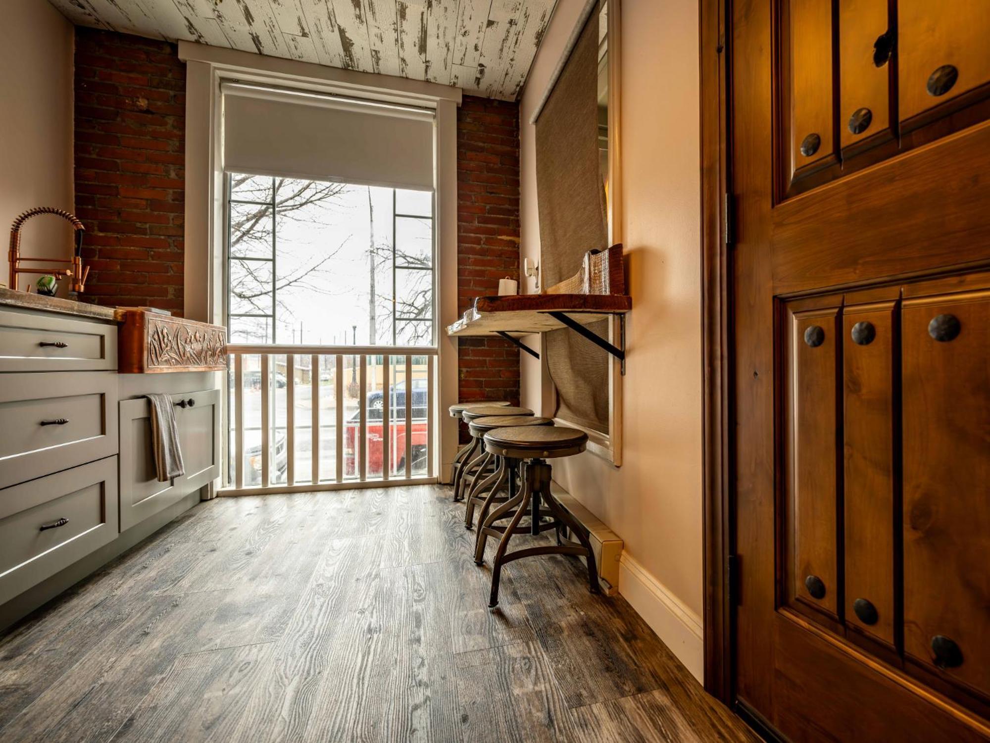 Hotel Burgbnb Downtown *
